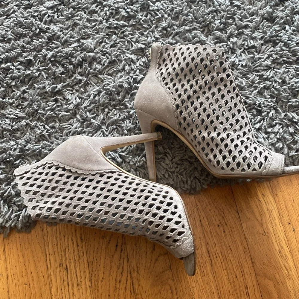 Ivanka Trump Womens Taupe Leather Didia Caged Peep Toe Cut Out Pump Heels 6M